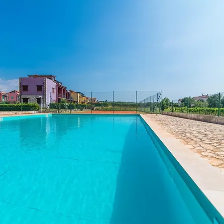 Lanza Gedici With Pool Apartment